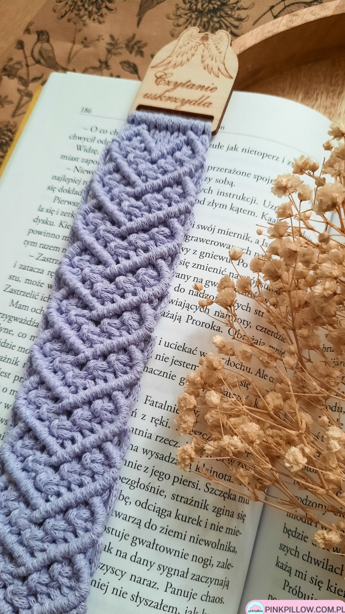 Zakładka Książkowa z Makramy - Kolor Jasny Fiolet - obrazek 3