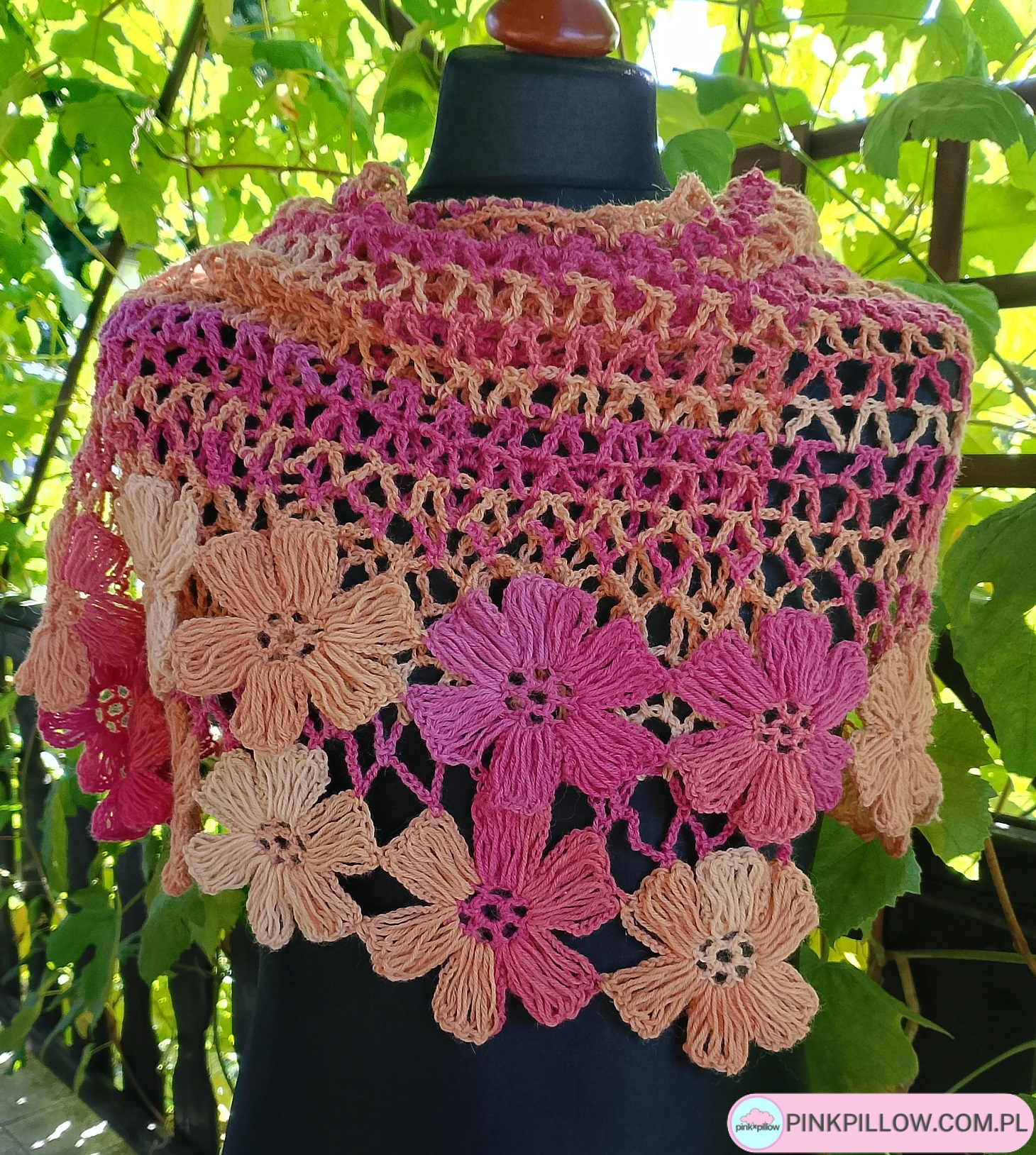 Ażurowy szal zdobiony Kwiatami - Wymiary 175x43 cm - obrazek 2