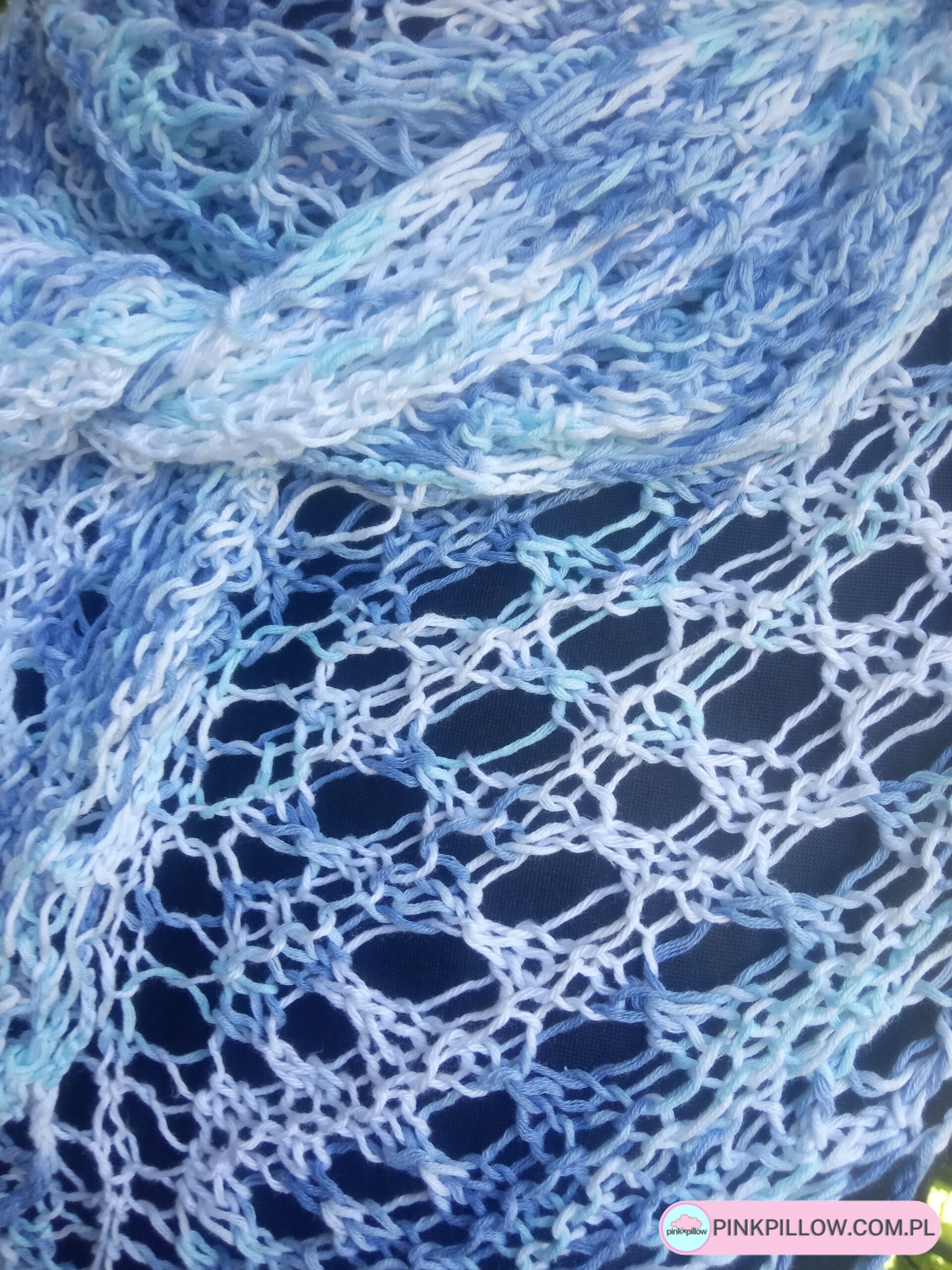 Chusta w Błękitach Letniego Nieba - Widok splotu z bliska