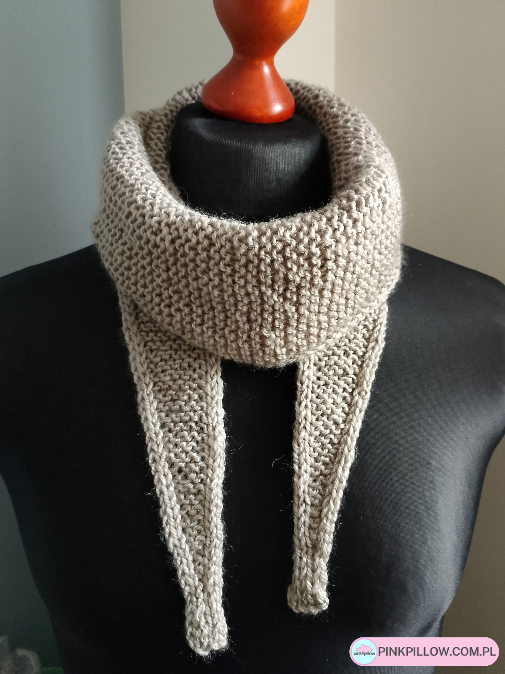 Zwężany Szalik na drutach - Długość 140 cm - Kolor Beżowy - obrazek 2