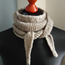 Zwężany Szalik na drutach - Długość 140 cm - Kolor Beżowy