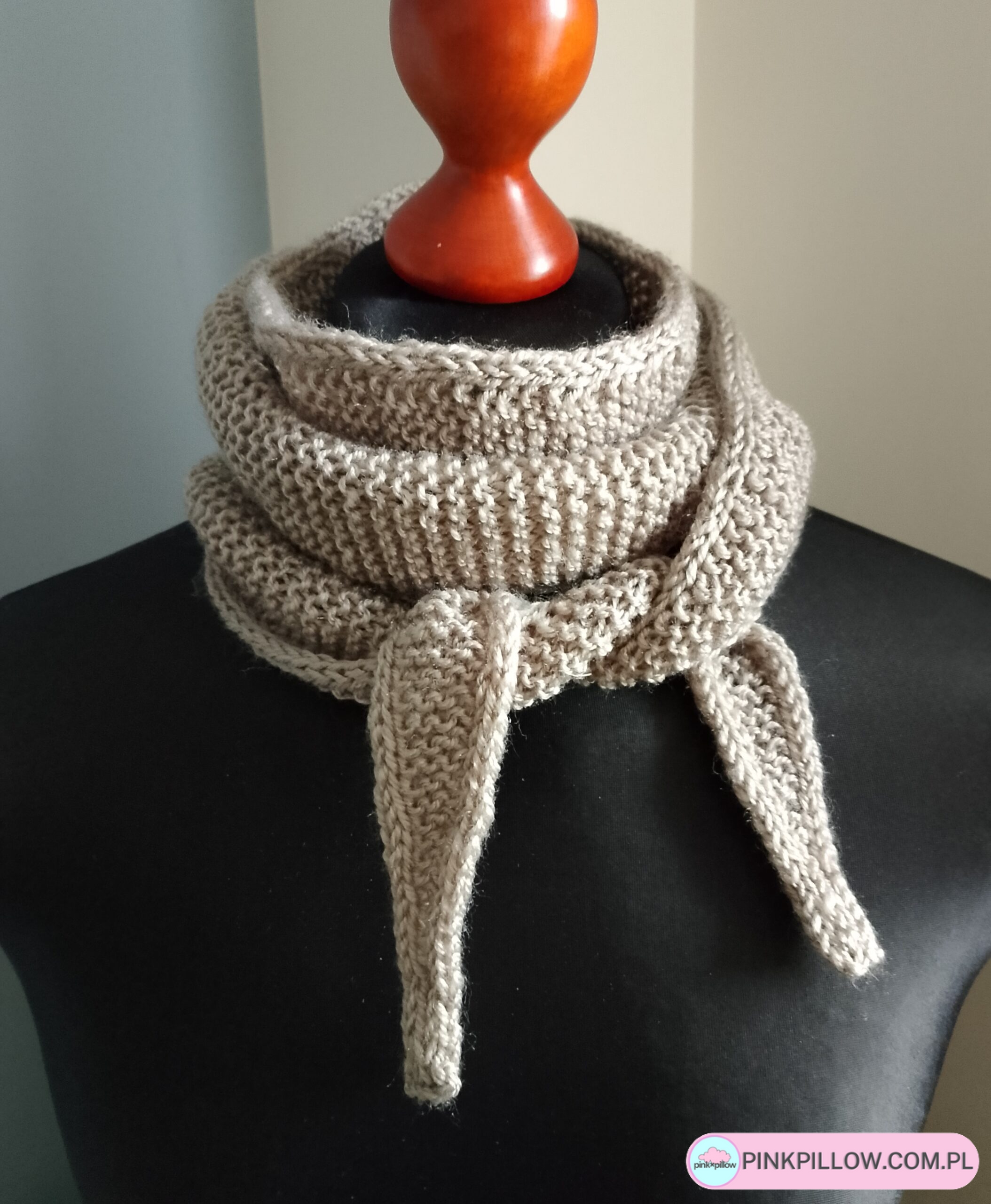 Zwężany Szalik na drutach - Długość 140 cm - Kolor Beżowy