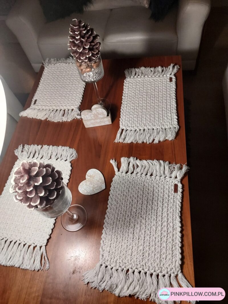 Podkładki na stół - Tworzone ręcznie na szydełku - Z chwostami - Aranżacja
