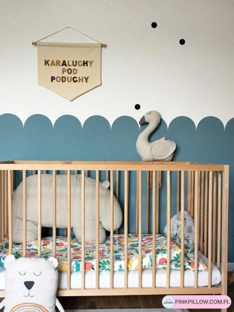 Proporczyki na ścianę do pokoju dziecka - Tekst Karaluchy pod poduchy - Aranżacja