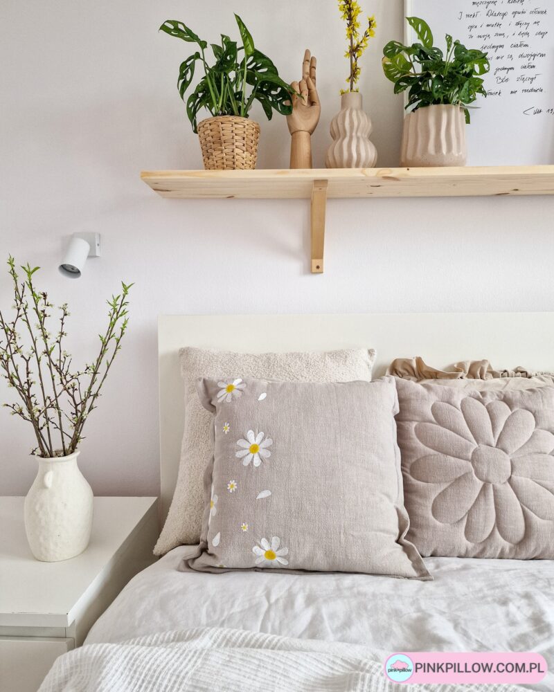 Lniana Poduszka z haftowanymi Kwiatkami – Wymiar 40×40 cm