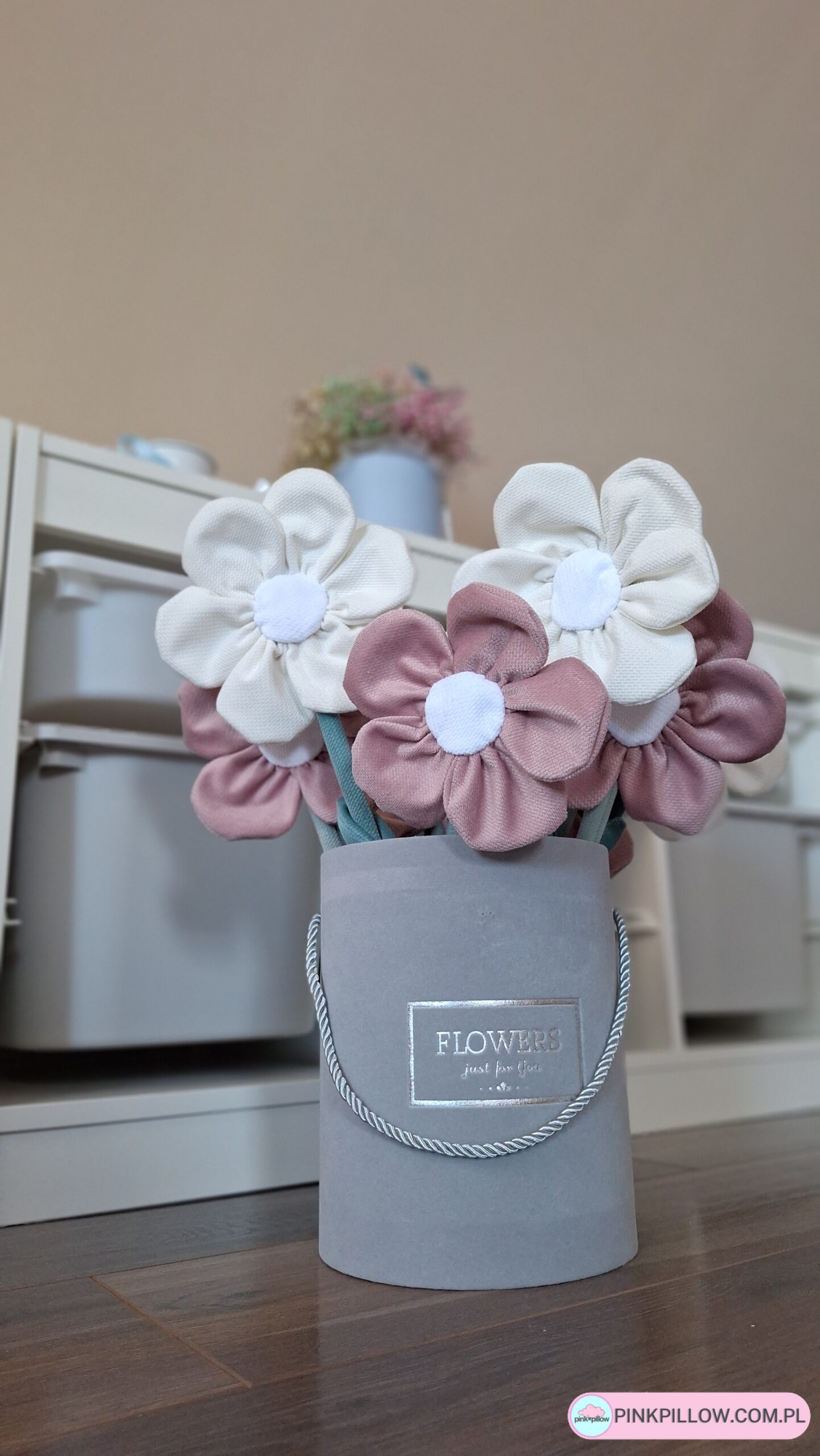 Kwiatki z materiału z łodygą lub zawieszką - Różne Kolory - obrazek 6