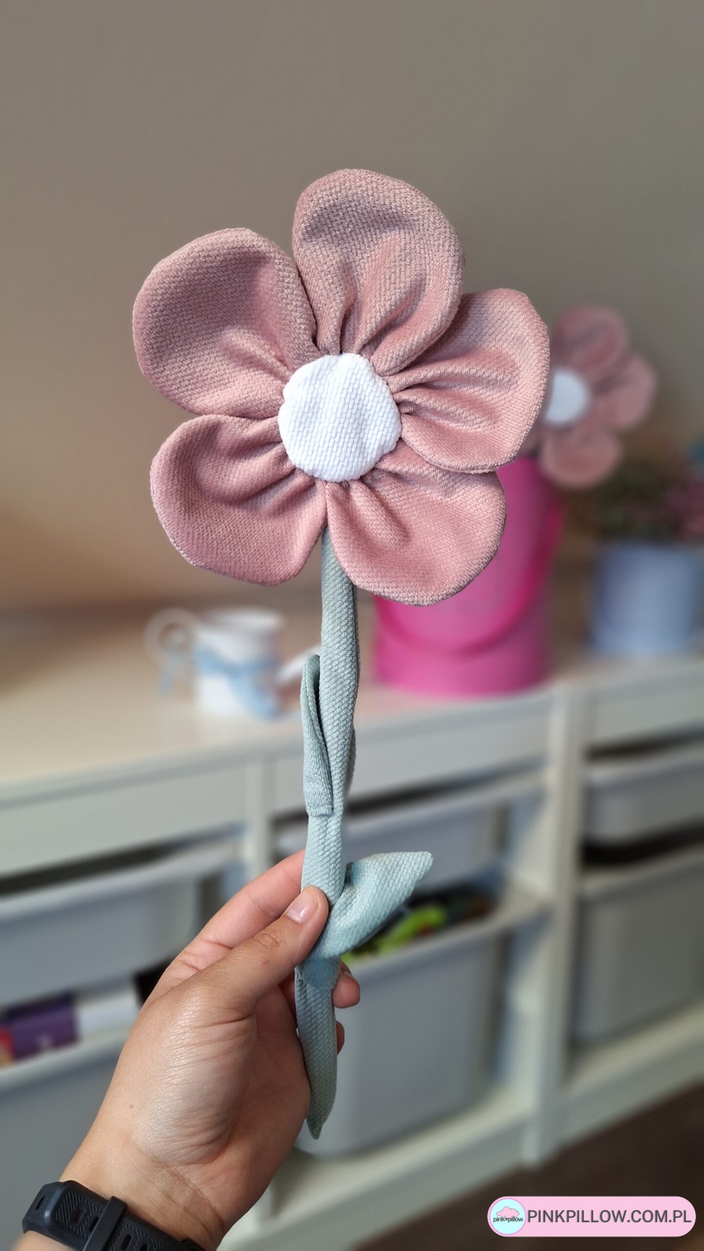 Kwiatki z materiału z łodygą lub zawieszką - Różne Kolory - obrazek 4