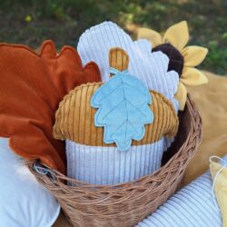 Poduszka w kształcie Żołędzia - Wymiary 40x25 cm