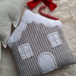 Poduszka Domek z Piernika - Wymiary 35x40 cm