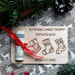 Świąteczny Bon podarunkowy Drewniany na Pieniądze - Wzór Grafika skarpetki