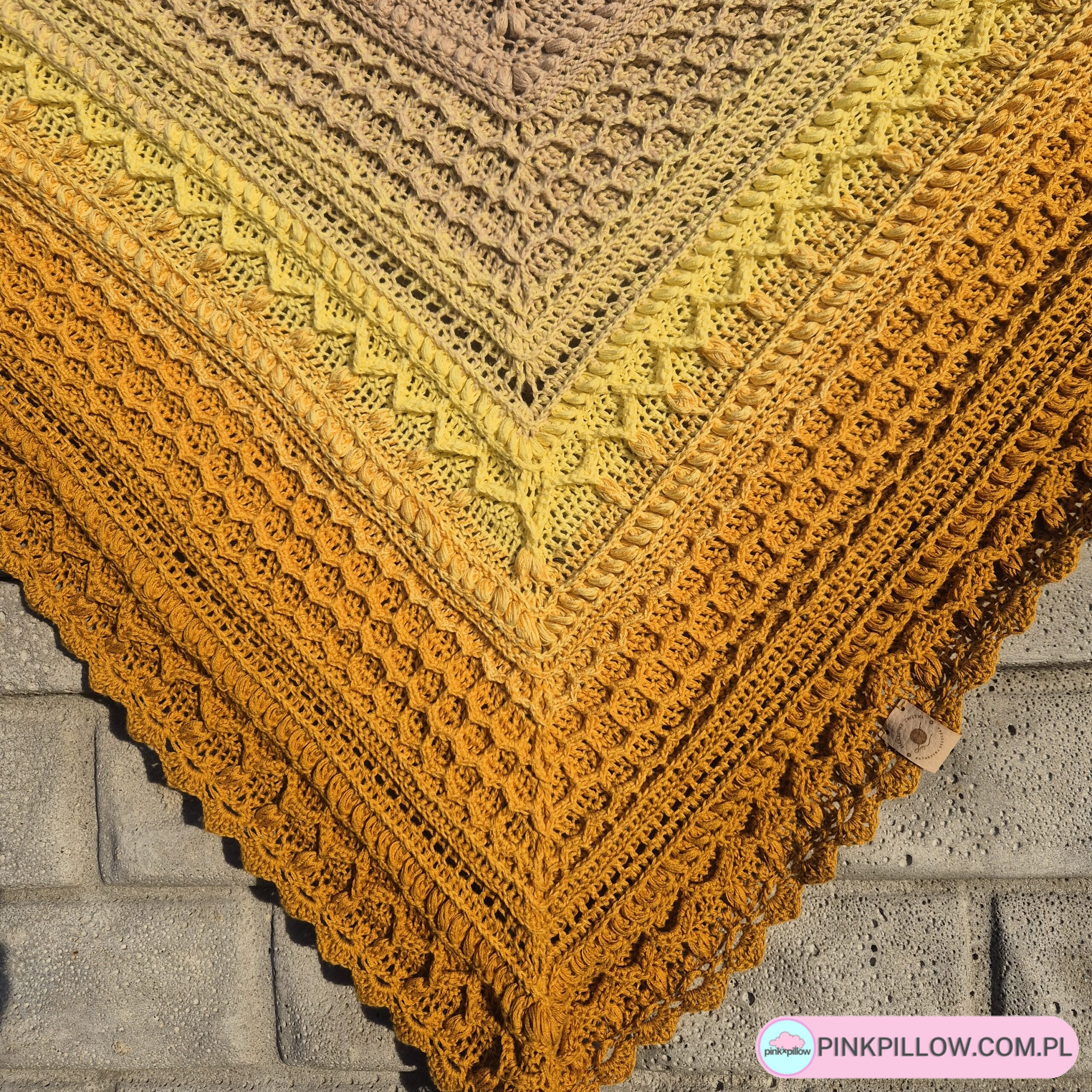 Chusta "Aries" trójkątna narzutka - Złota