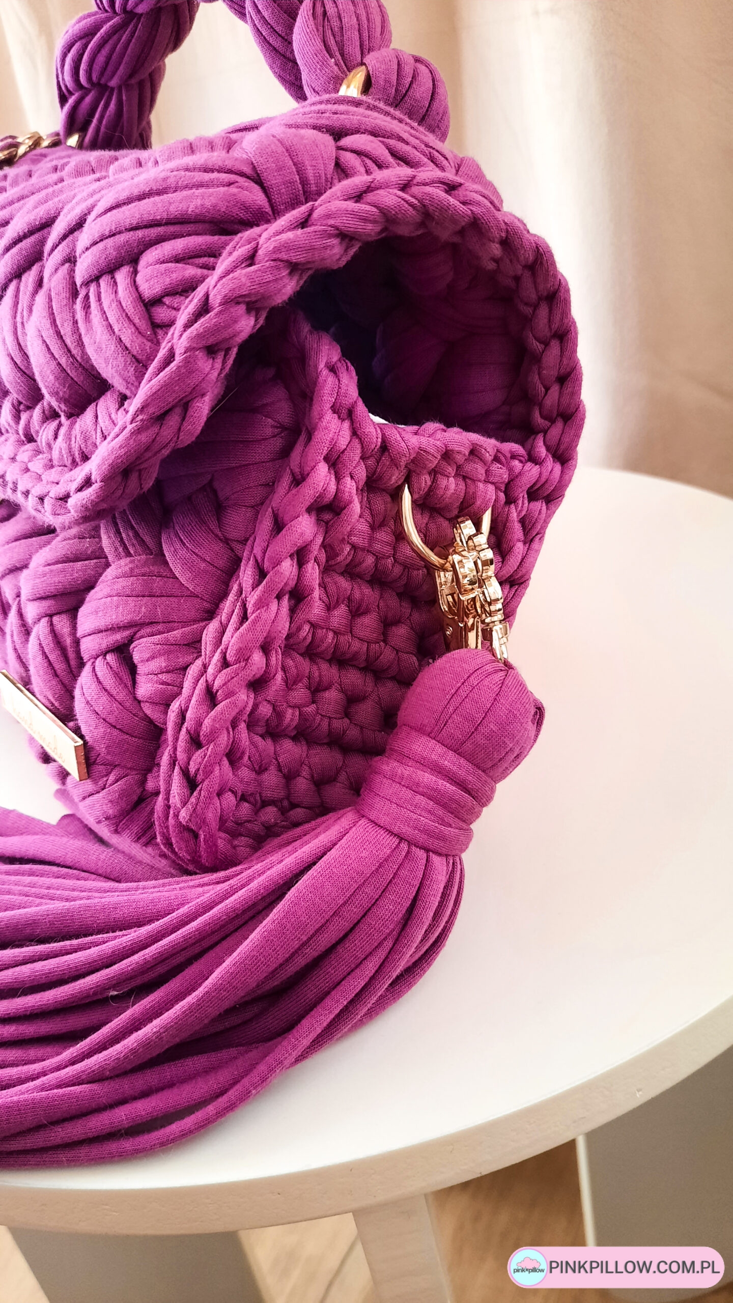 Torebka Puffka w kolorze Fuksja ze złotymi dodatkami