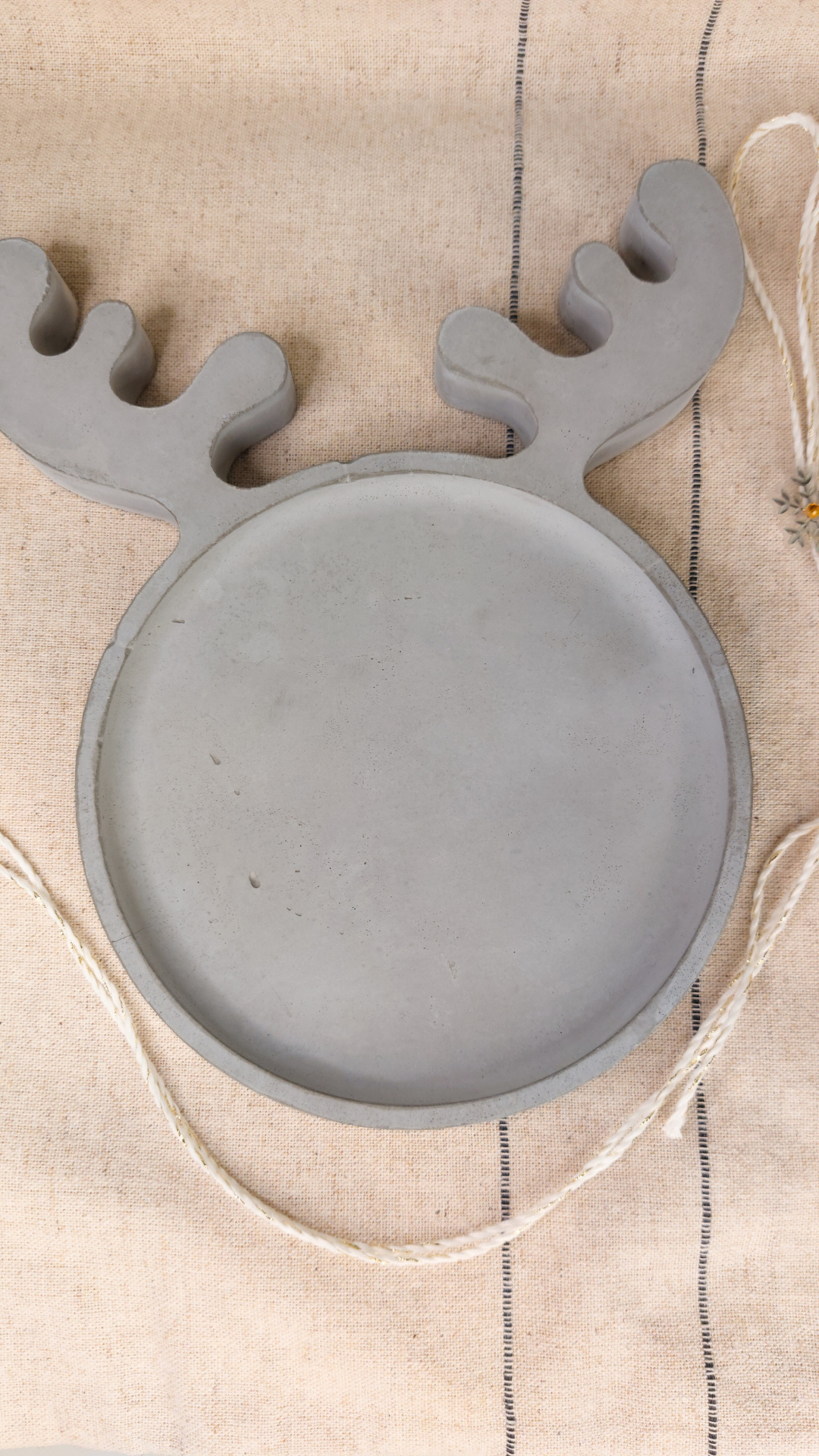 Podstawka Świąteczna w kształcie Renifera z betonu