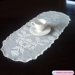 Mały obrus na stolik - Wzór Bukietem Róż - Wymiar 56x25 cm - Kolor Ecru