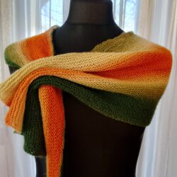 asymetryczny szal strzałka