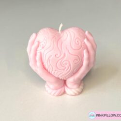 Świeca Serce w dłoniach