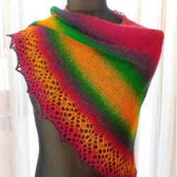 Tęczowa Chusta na drutach - Wymiary 120x50 cm