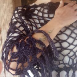 Narzutka w kwiaty, Moher ze złotą nitką – Aranżacja