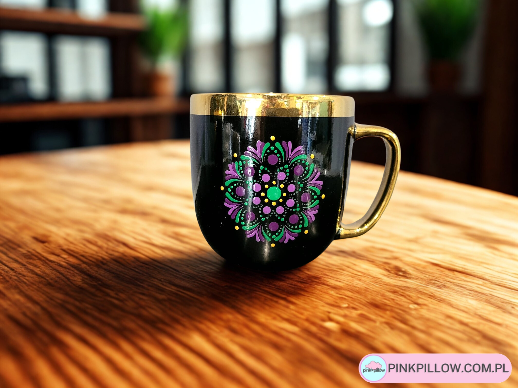 Czarny Kubek 280 ml w Zielono-Fioletową Mandalę tworzoną techniką Dotart