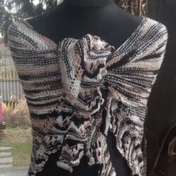 Chusta Trójkątna na drutach - Ciemna Kolorystyka