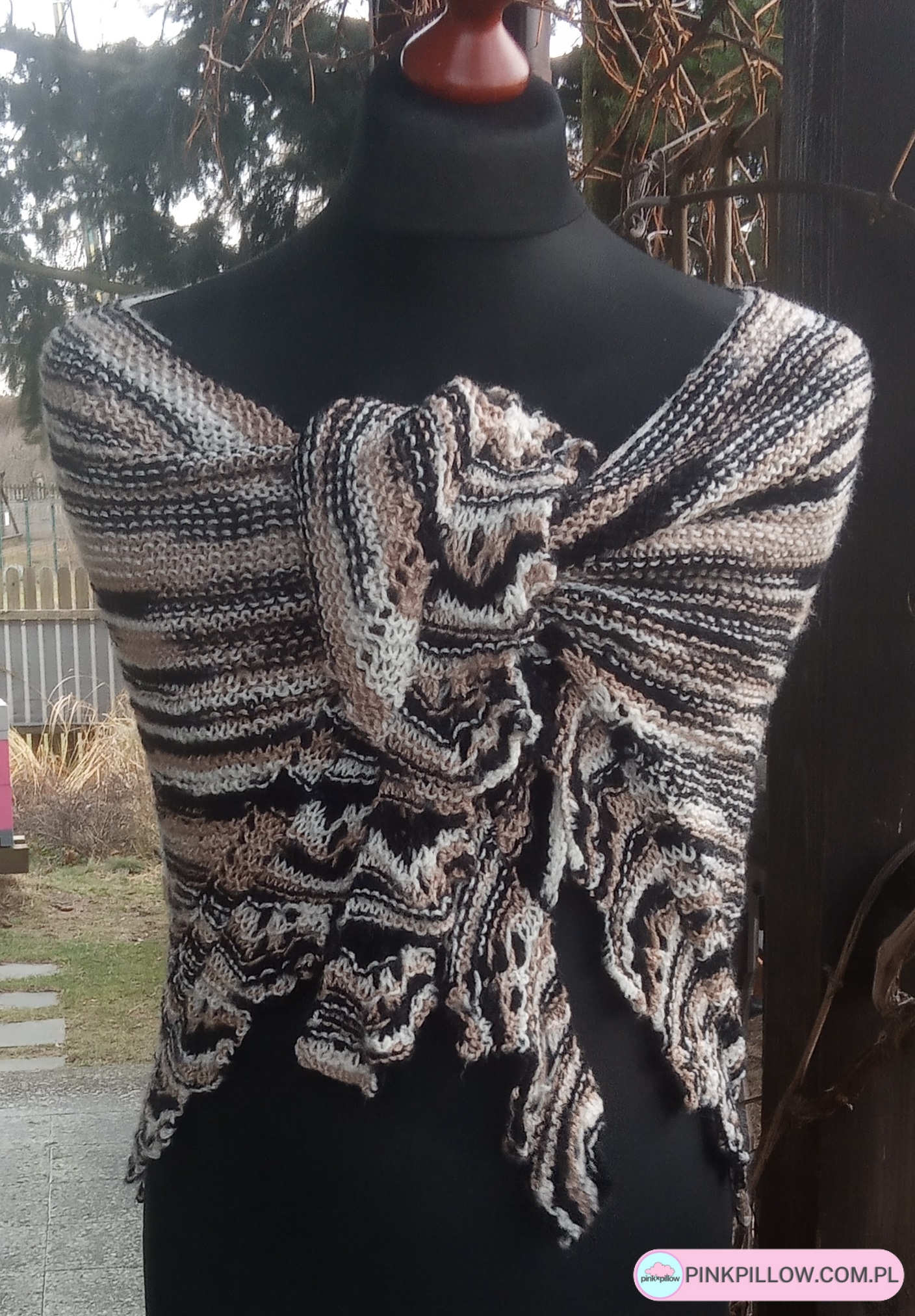 Chusta Trójkątna na drutach - Ciemna Kolorystyka