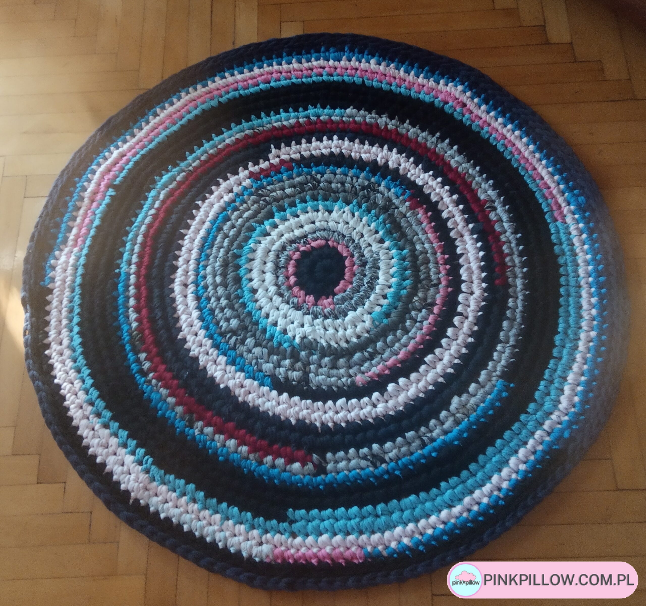 Dywan Eco Etno wykonany ze sznurka z koszulek T-shirtów