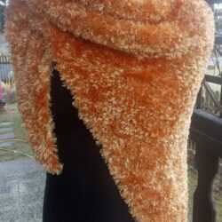 Ciepła Puszysta Chusta w kolorze Pomarańczowym - Wymiary 150x75 cm