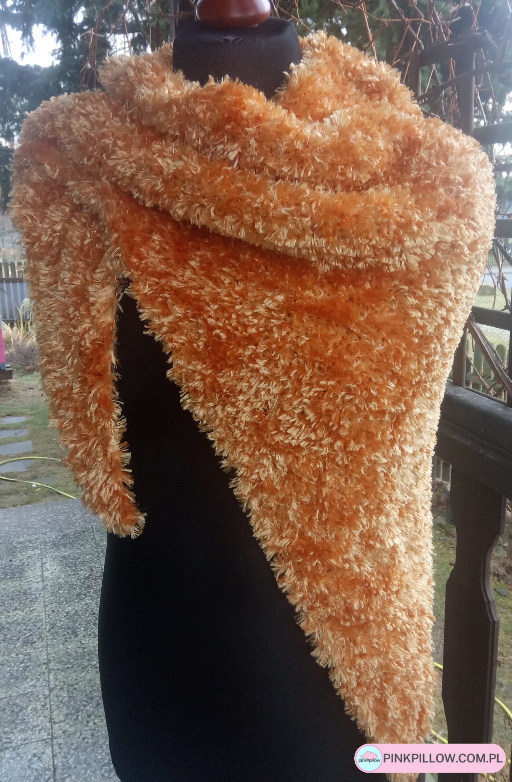 Ciepła Puszysta Chusta w kolorze Pomarańczowym - Wymiary 150x75 cm