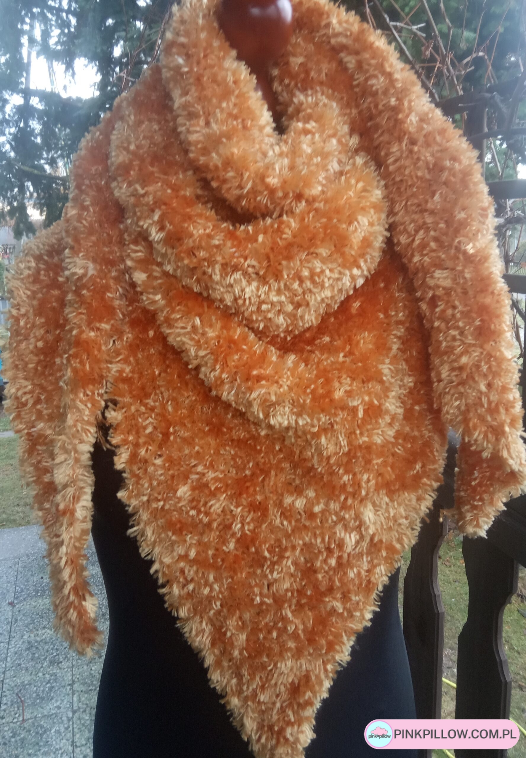 Ciepła, puchata chusta w kolorze Złoto-Pomarańczowym ze Złotym połyskiem