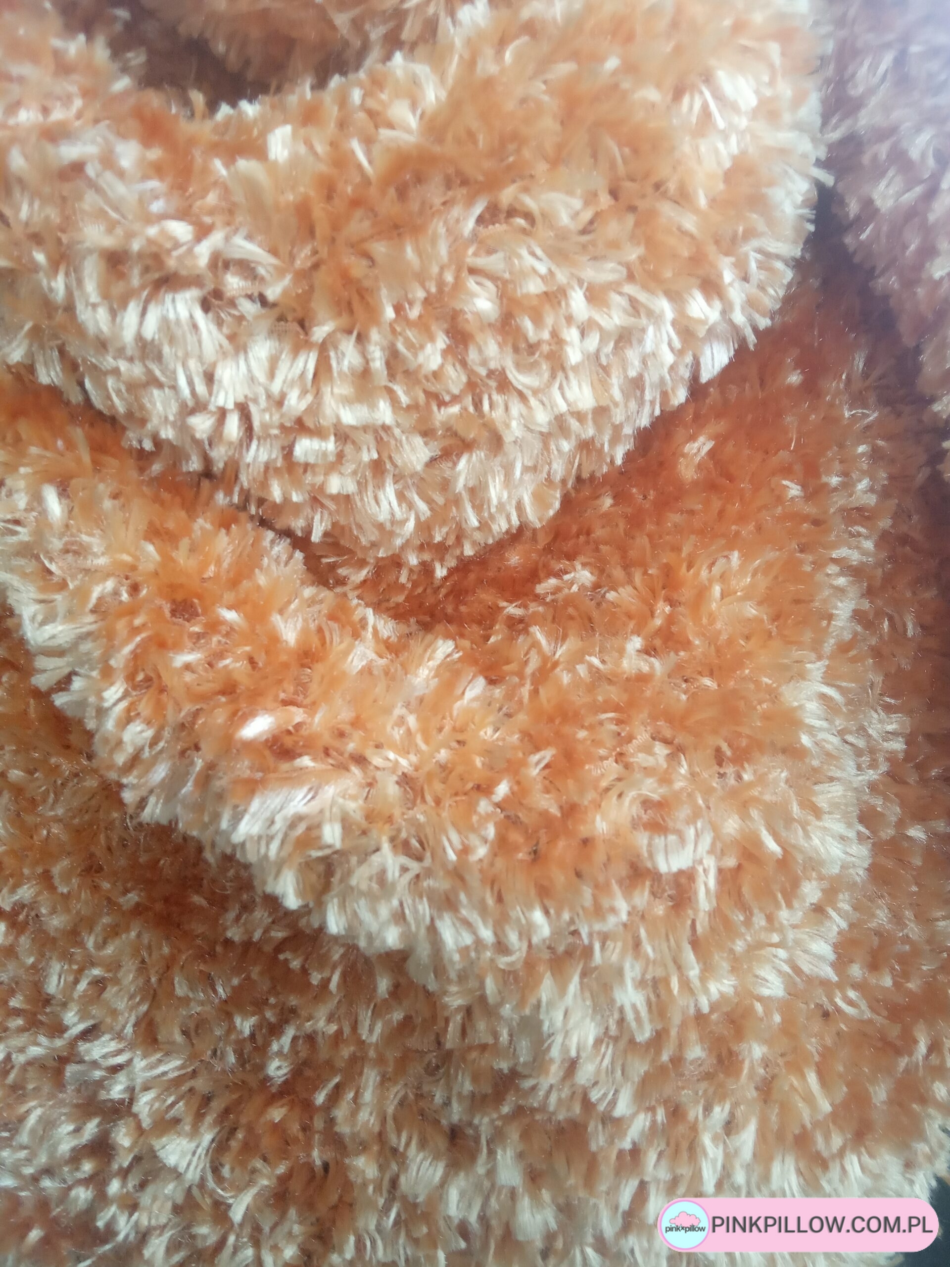Ciepła, puchata chusta - Widok z bliska