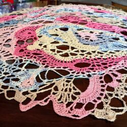 Obrus Abstrakcyjny Freeform - Wymiary 75x78 cm