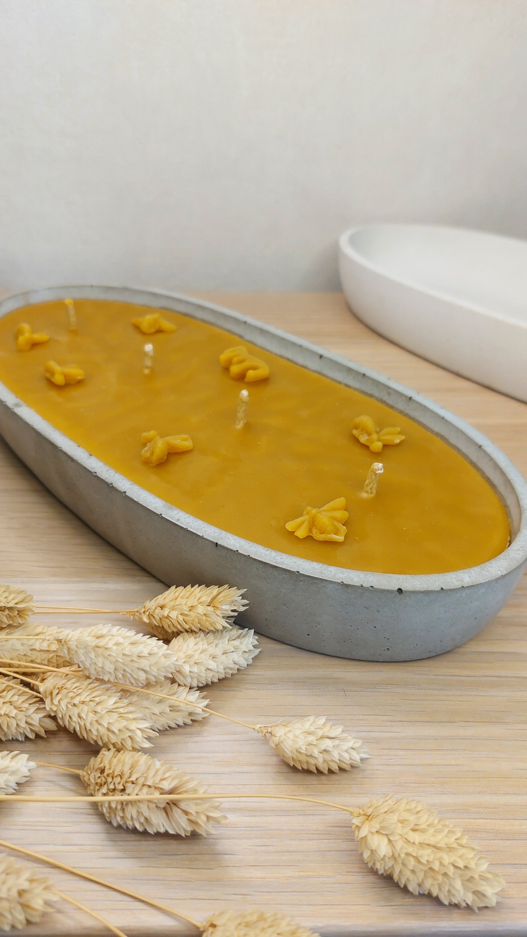 Naturalna Świeca z wosku pszczelego w Betonowej osłonce - Pojemność 480 g