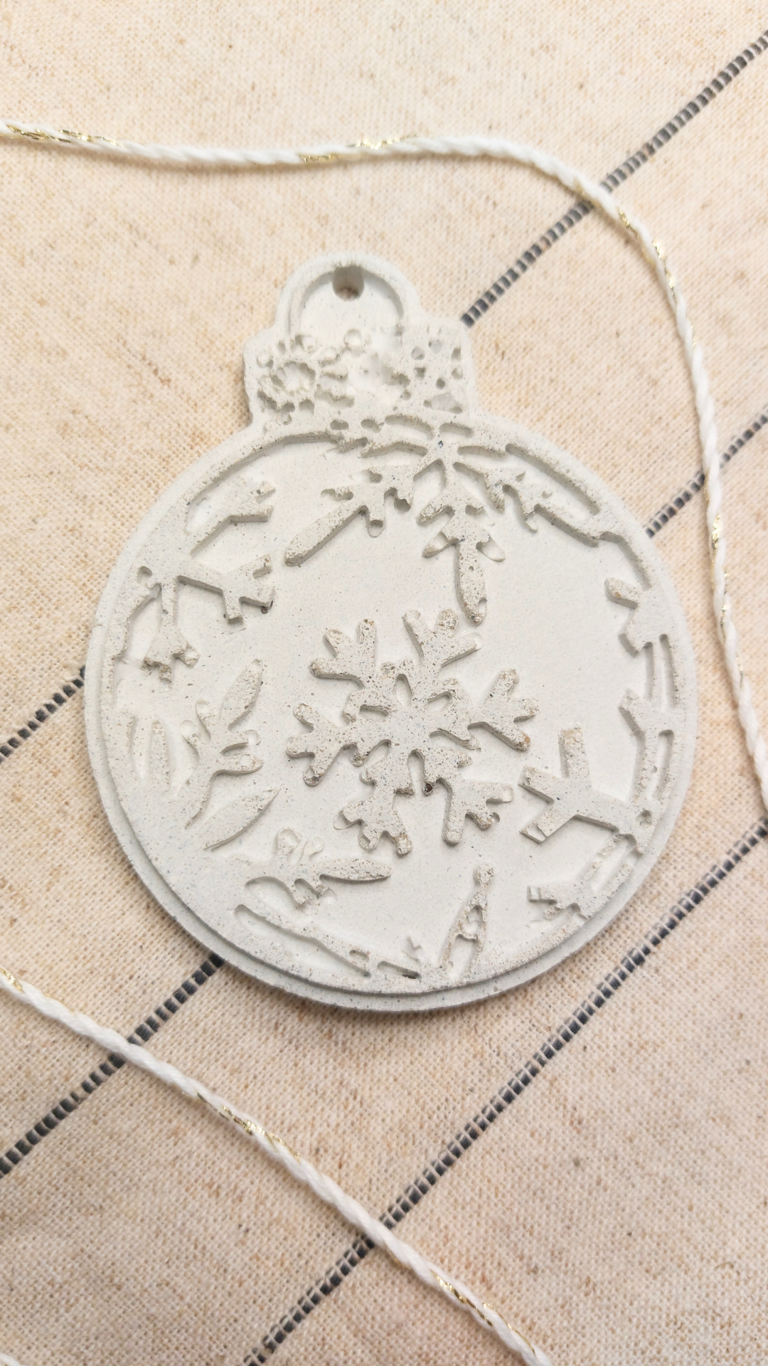 Bombka z betonu - Wzór Płatki Śniegu