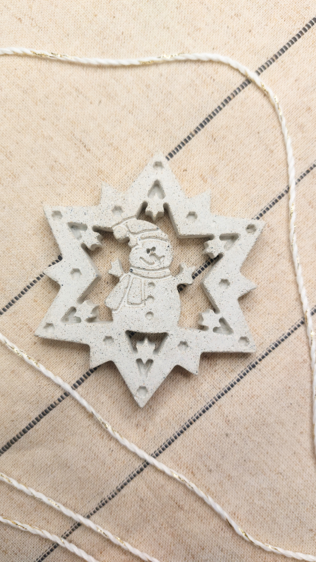 Zawieszka Bałwanek na Choinkę z betonu - Różne Kolory