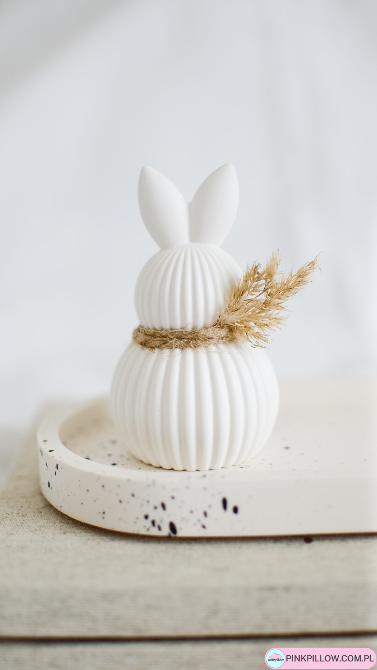 Zajączek wielkanocny z gipsu