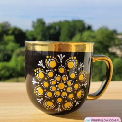 Ręcznie malowany kubek w Złotą Mandalę