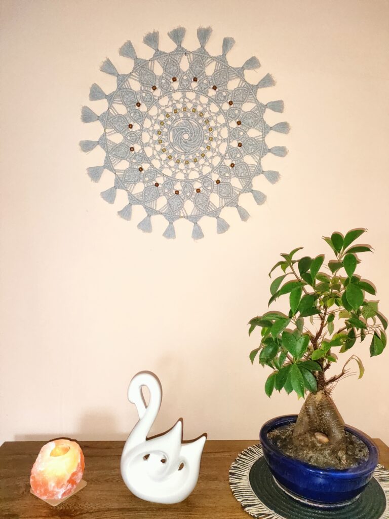 Makrama, Mandala Okrągła na ścianę – Kolor Szary - Średnica 58 cm - Aranżacja