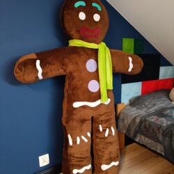 Gigantyczny pluszak Piernik Ciastek w wersji XXL
