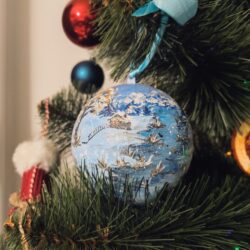 Bombka Malowana Ręcznie z Zimowym Pejzażem