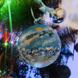 Ręcznie Malowana Bombka z Zimowym Pejzażem - Wzór 2