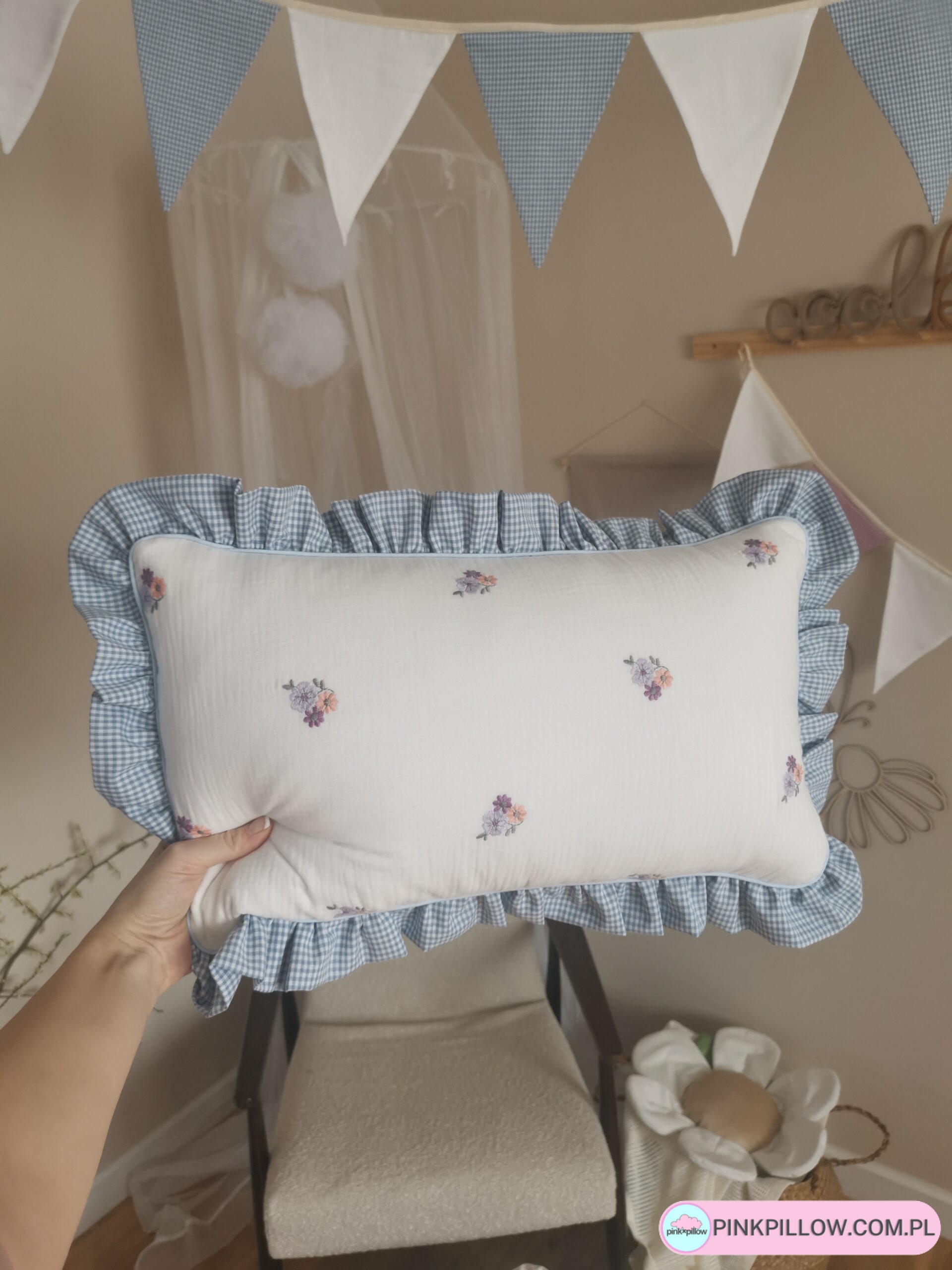 Poduszka Prostokątna z Falbanką w kratkę - Rozmiar 30x50 cm - Kolor Niebieska