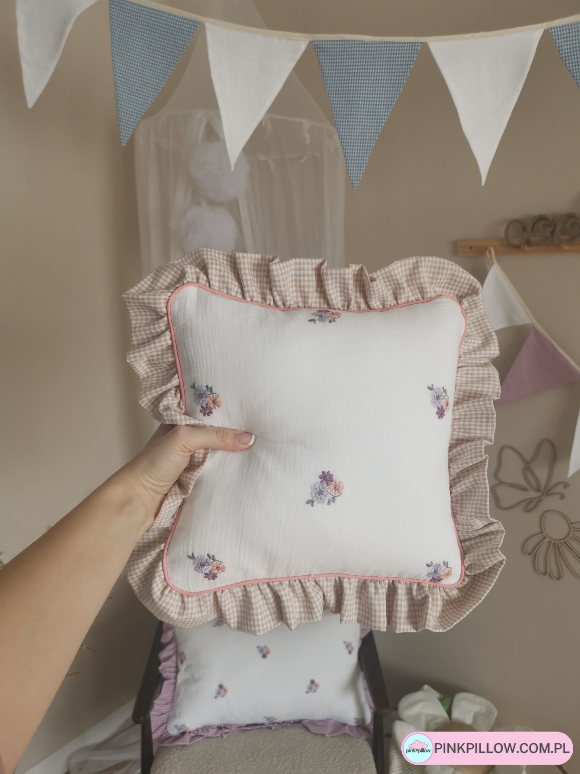 Poduszka z Falbanką w kratkę - Rozmiar 30x30 cm - Kolor Beżowy