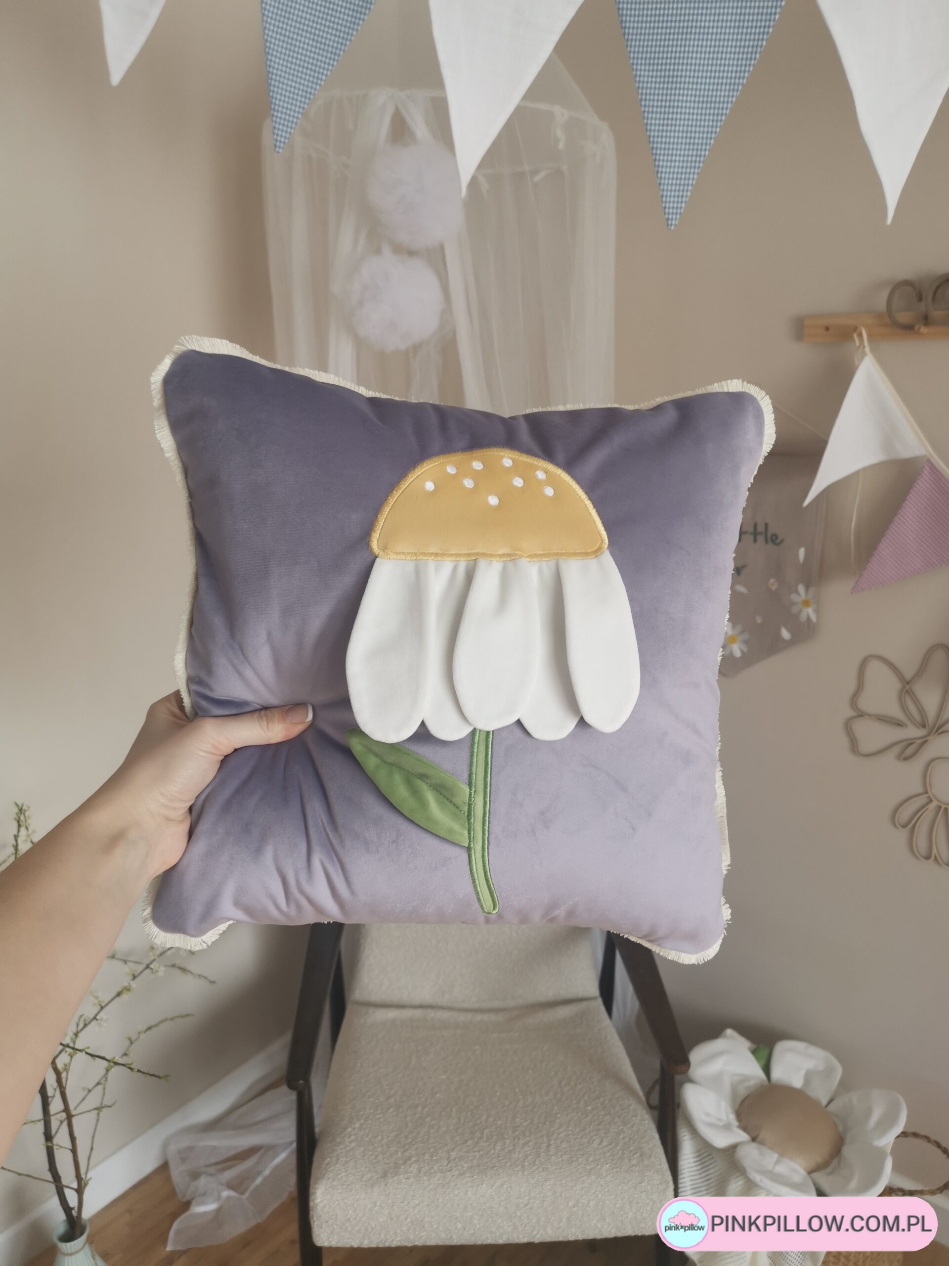 Velvetowa Poduszka z Kwiatkiem - Kolor Fioletowa (Velvet)