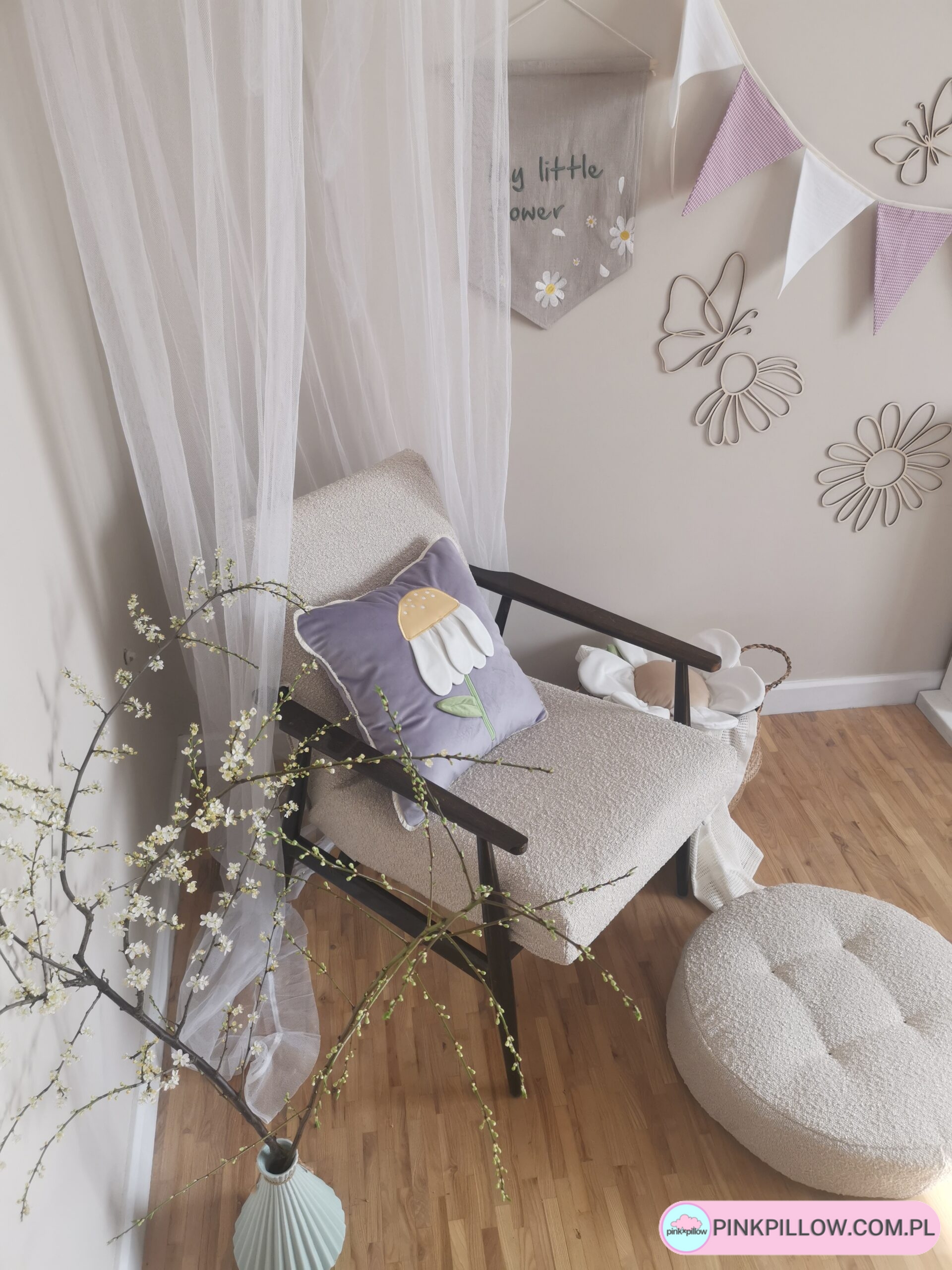 Poduszka z Kwiatuszkiem do pokoju dziecka - Fioletowa