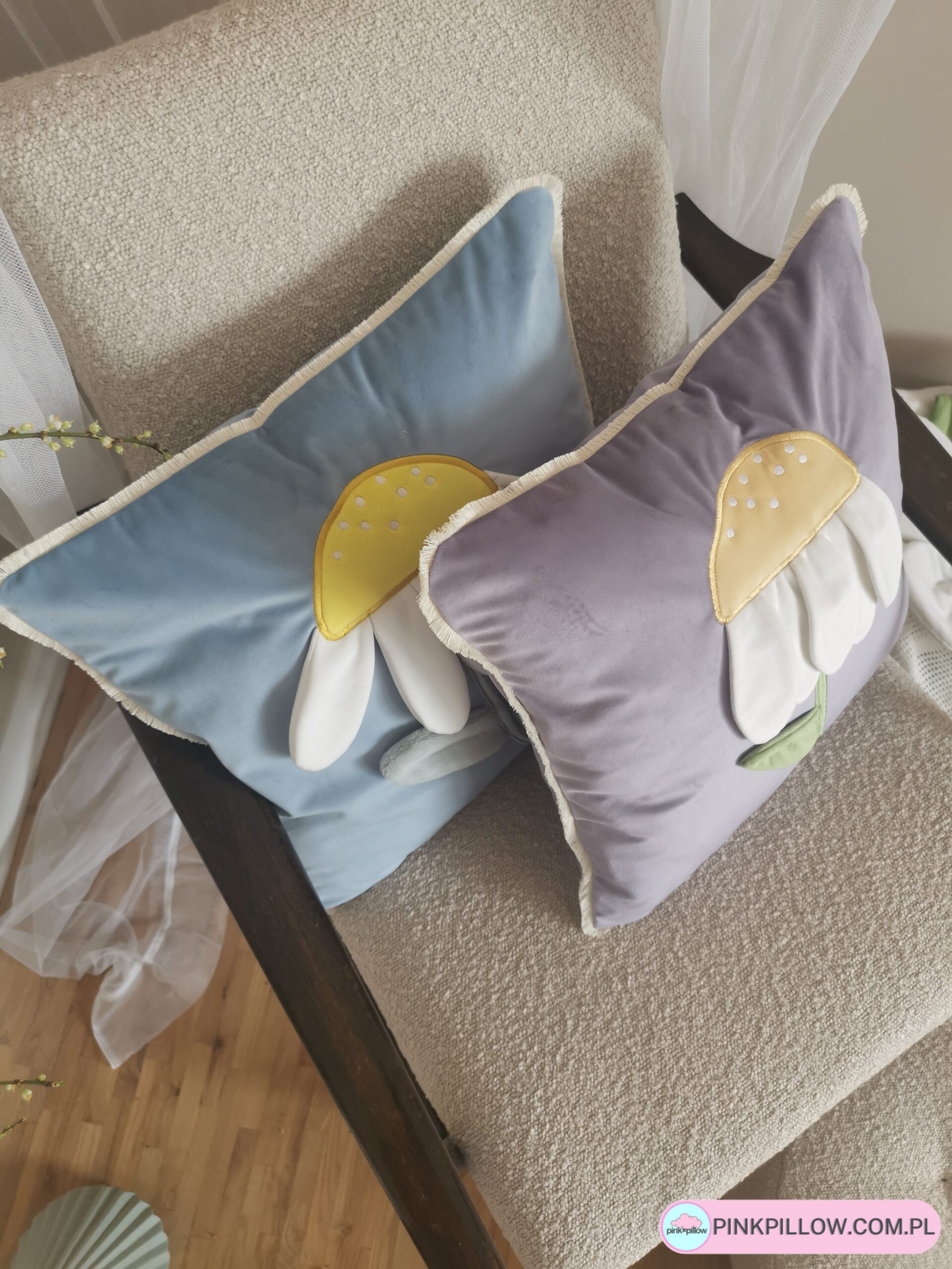 Poduszki z Kwiatkiem z materiału velvet - Fioletowa i Niebieska