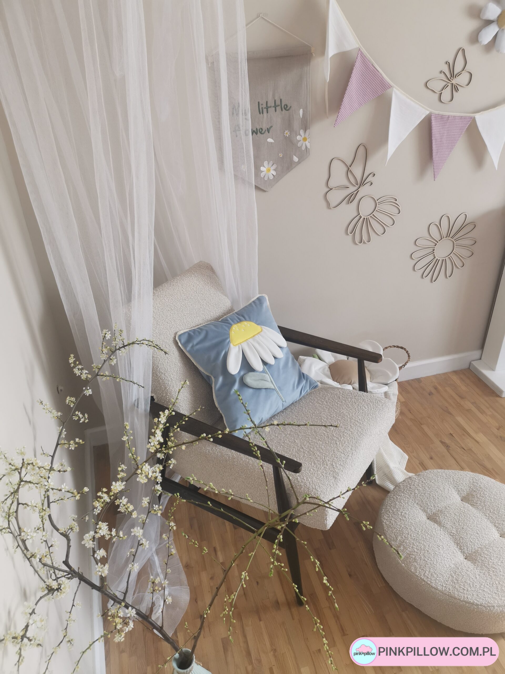 Poduszka z Kwiatuszkiem do pokoju dziecka - Niebieska
