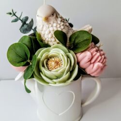 Mały Bukiet ze świec z uroczym Ptakiem w Gipsowej Konewce