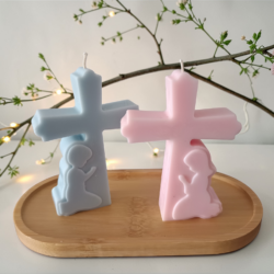 Świeca Krzyż z modlącą się Dziewczynką/Chłopcem - Podziękowanie dla gości