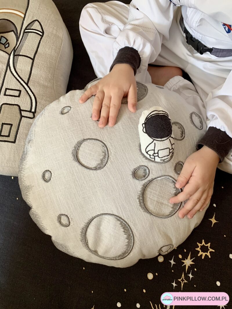 Dekoracyjna lniana Poduszka w kształcie Księżyca + Astronauta