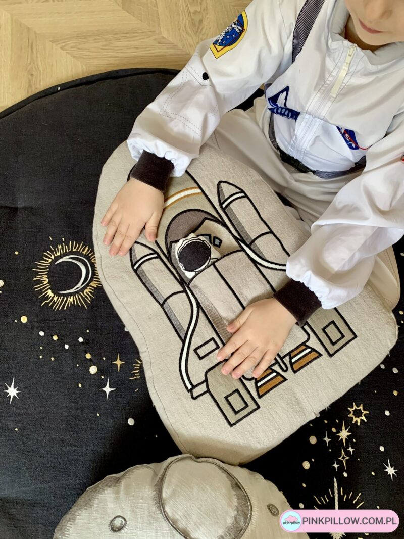 Dekoracyjna lniana poduszka w kształcie Rakiety + Astronauta